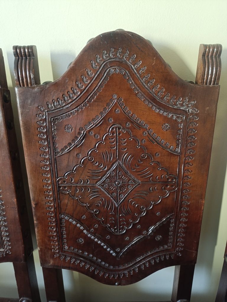 8 Cadeiras Madeira Século XVII