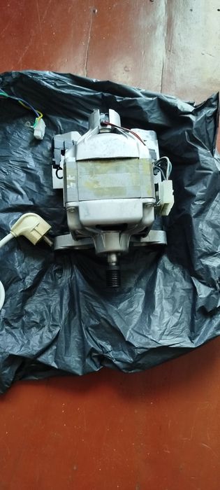 Двигун від пральної машини