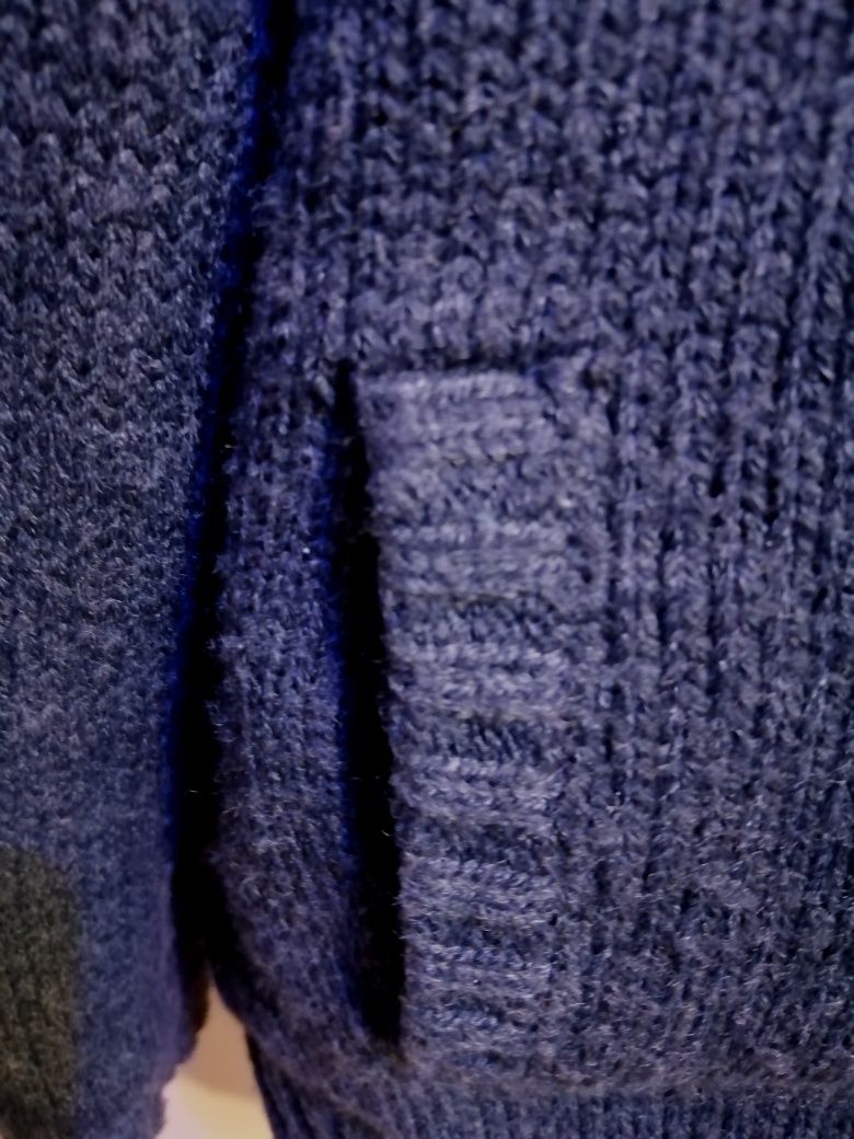 Elegancki markowy akrylowy sweter ocieplany z kapturem Glo-Story