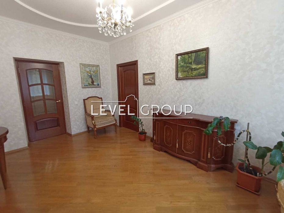 3 кім сталінка на Печерську вул Князів Острозьких (Московська) 37/2