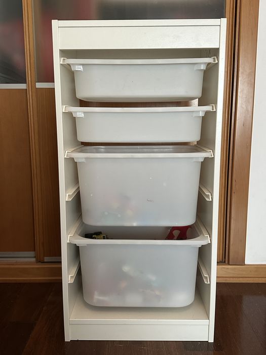 Estante Ikea com cestos (em ótimo estado-sem marcas)