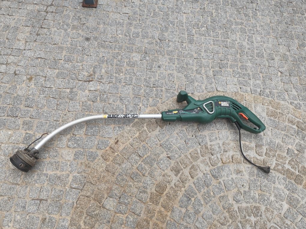 Corta relvasl Black & Decker