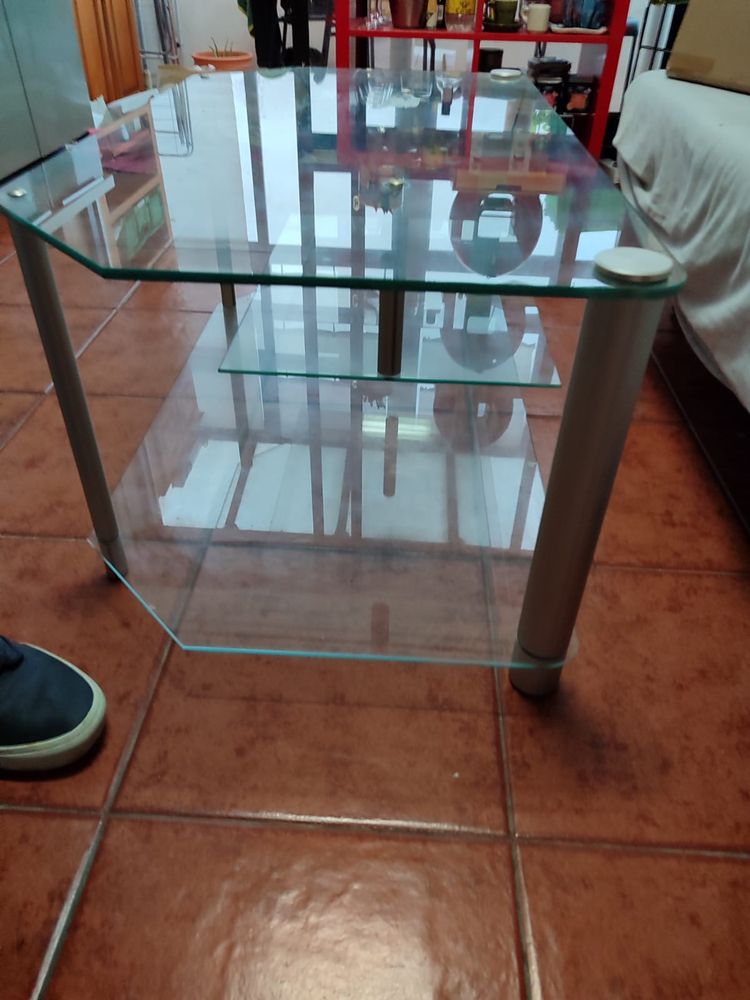 Mesa suica de centro em vidro