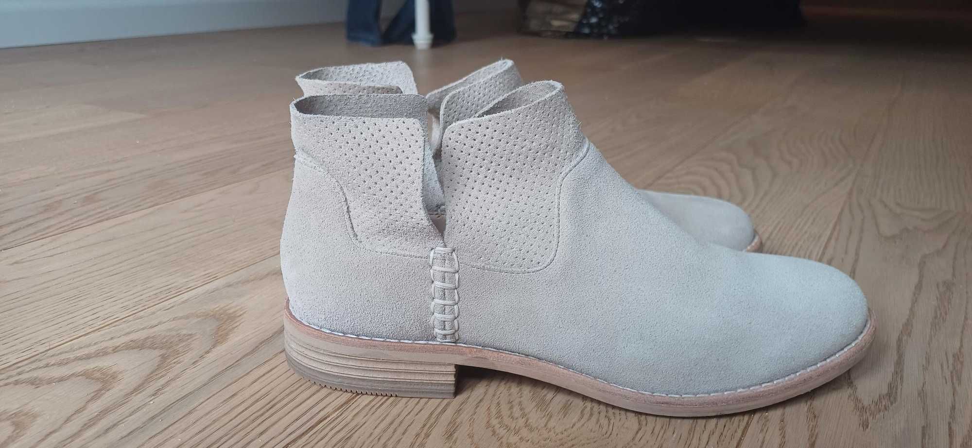 Botki Clarks nowe, nieużywane.