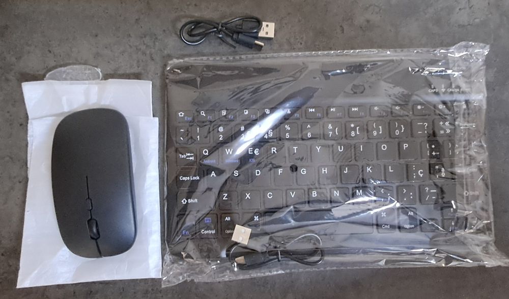 Teclado e mouse sem fio Bluetooth Novo, nunca foi usado.