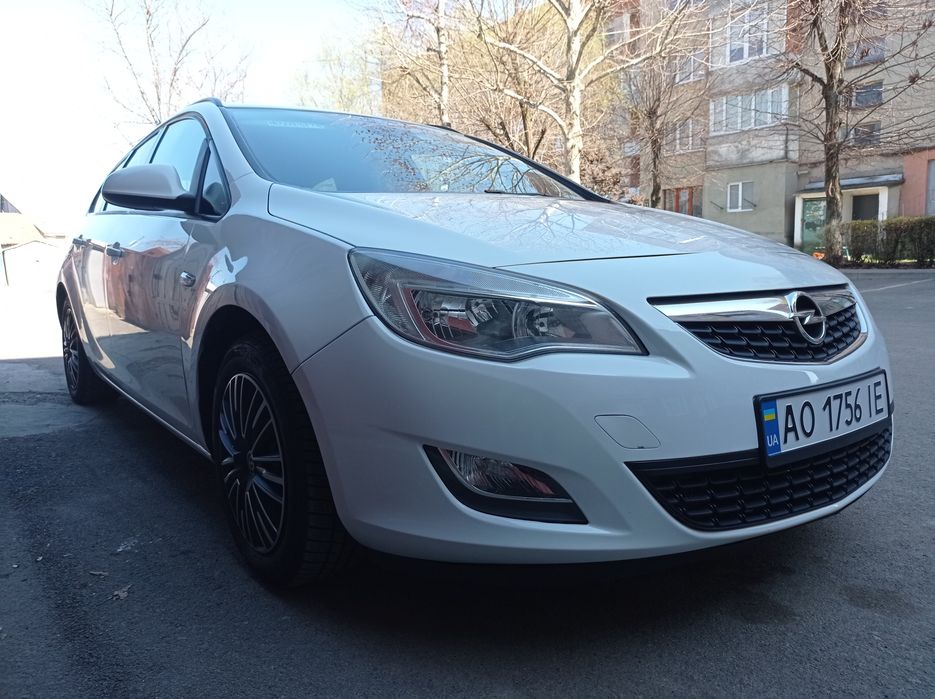 Opel Astra j 2011р. 1.7 Diesel