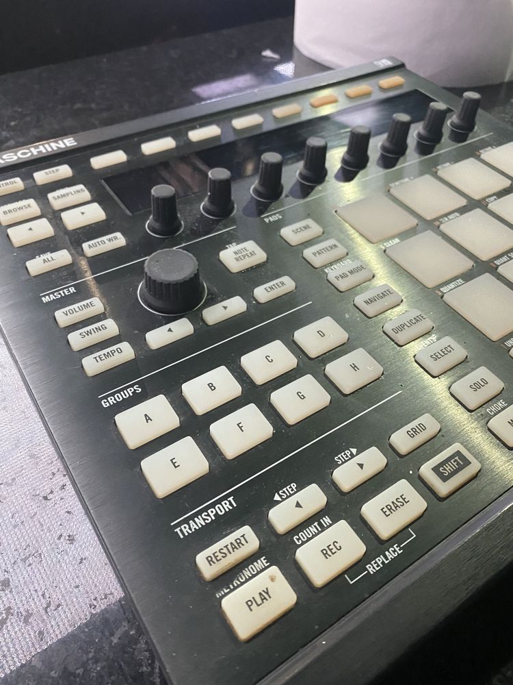 Controlador MASCHINE MK2