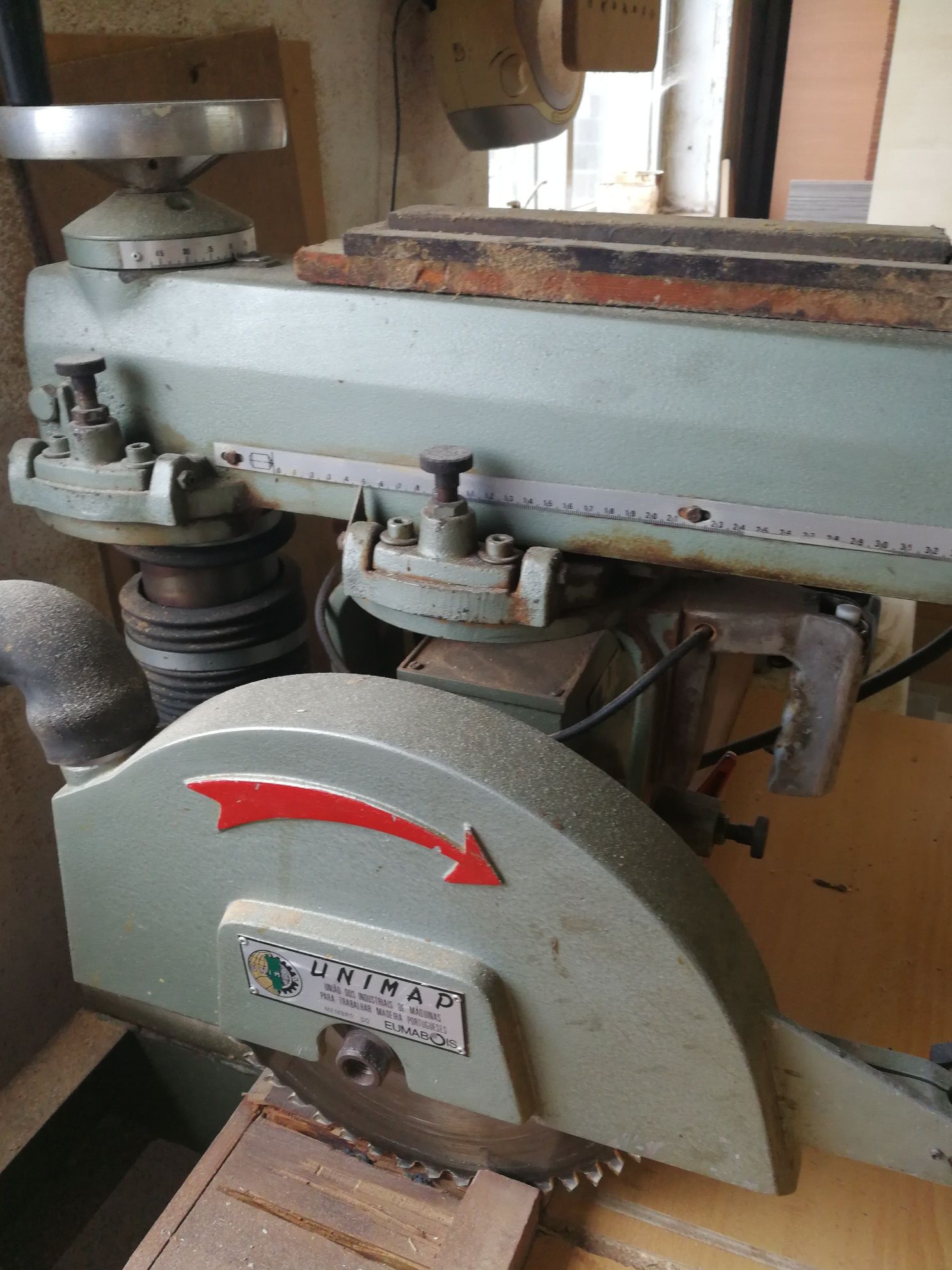 Máquina radial bom
