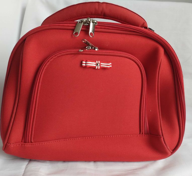 Czerwona Kosmetyczka Podróżna