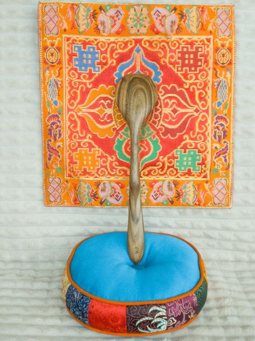 Дерев'яна ложка ручної роботи з дерева горіха оброблена Osmo