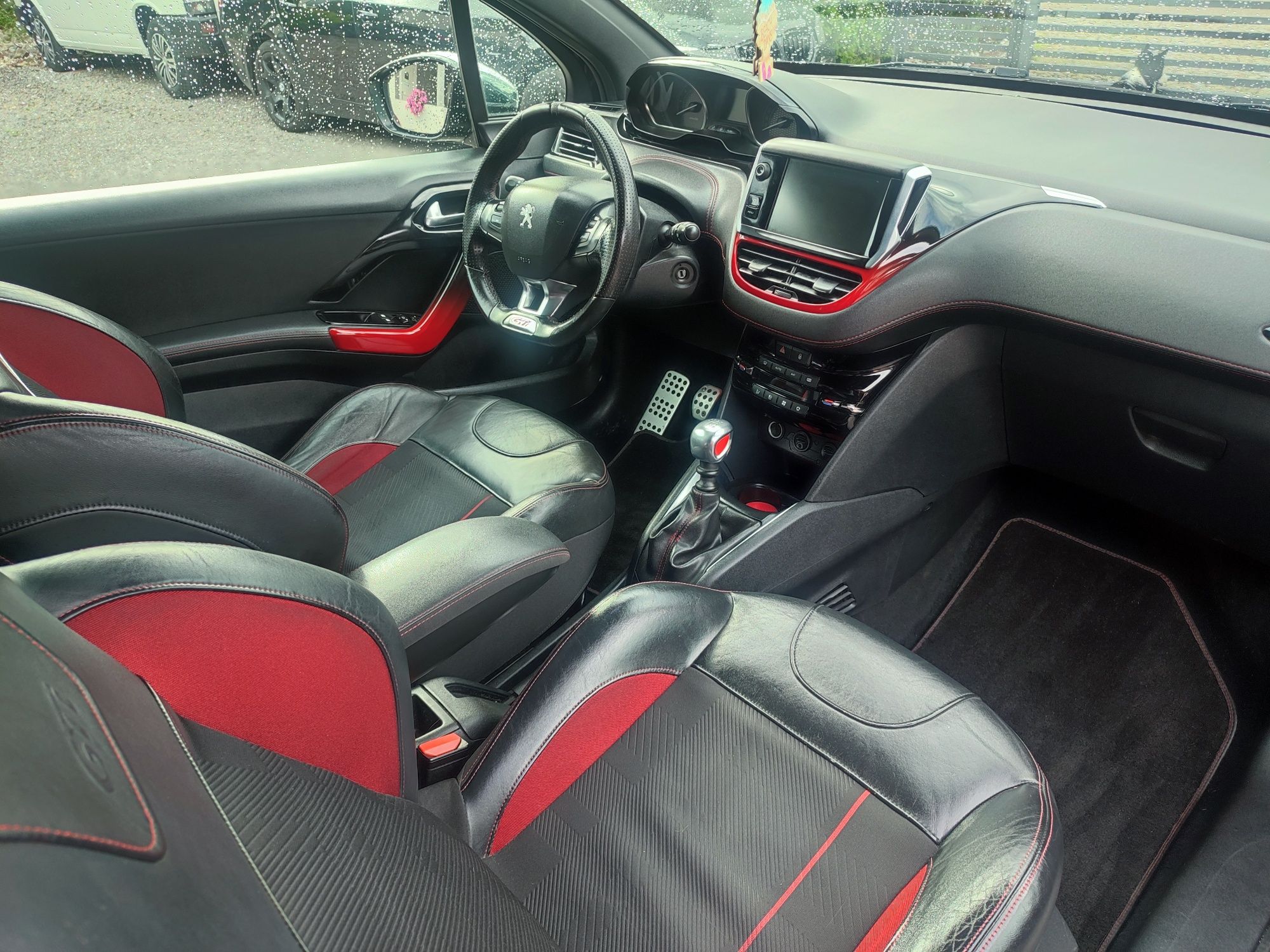 Peugeot 208 GTI . 2013 rok . Design GTI. Wydech GTI. Zamiana