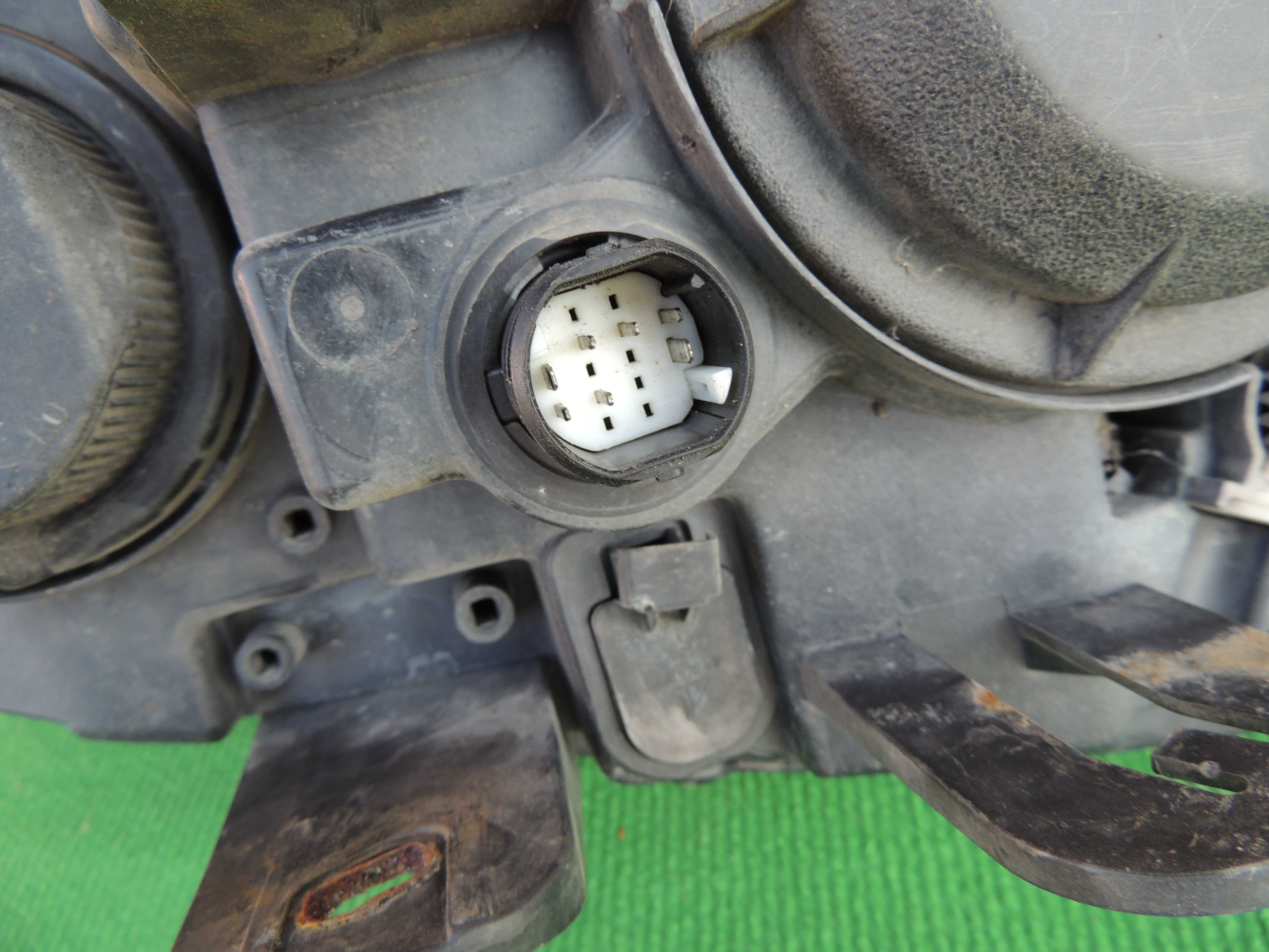 Lampa przednia lewa Fiat Linea 07,08,09,10,11,12,13,14,15