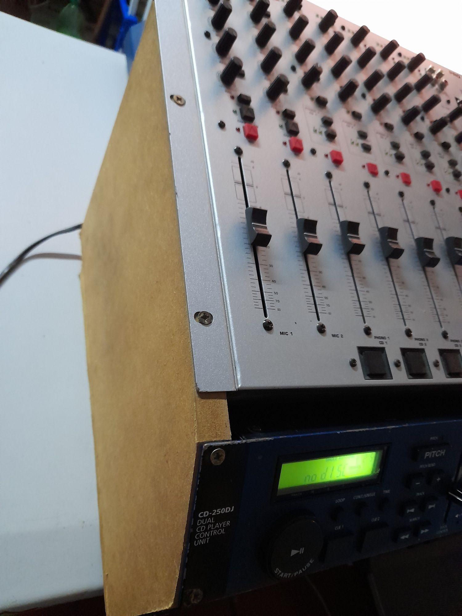 Behringer Pro Mixer DX 1000 / Stage Cdmix Twin