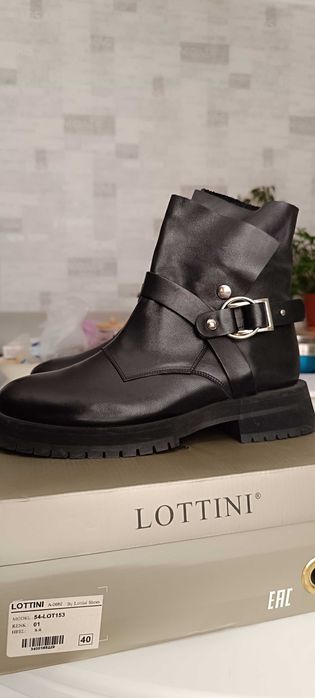 Продам шкіряні чоботи Lottini