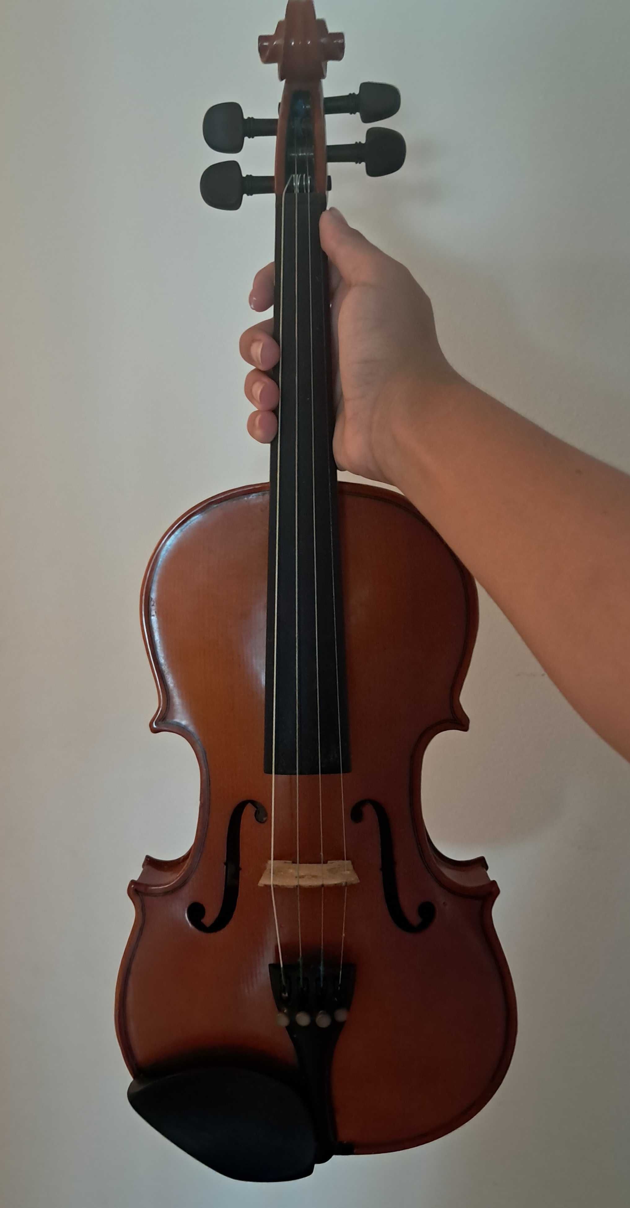 Violino com arco e mala tamanho 3/4