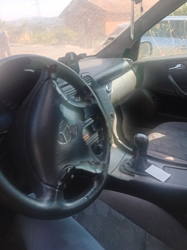 Mercedes c220 (negociável)