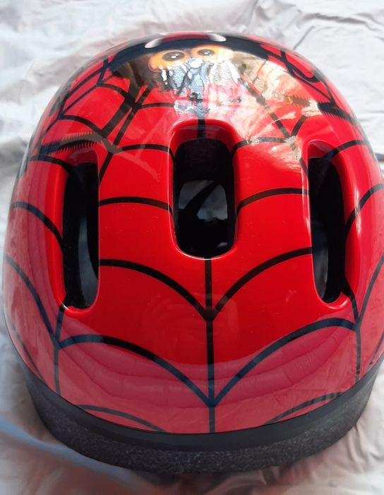 Kask rowerowy dla dziecka. Deskorolka lub na wrotki.