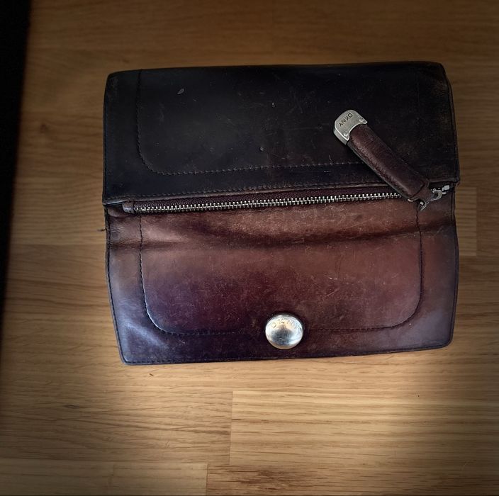Porta moedas DKNY em pele castanha