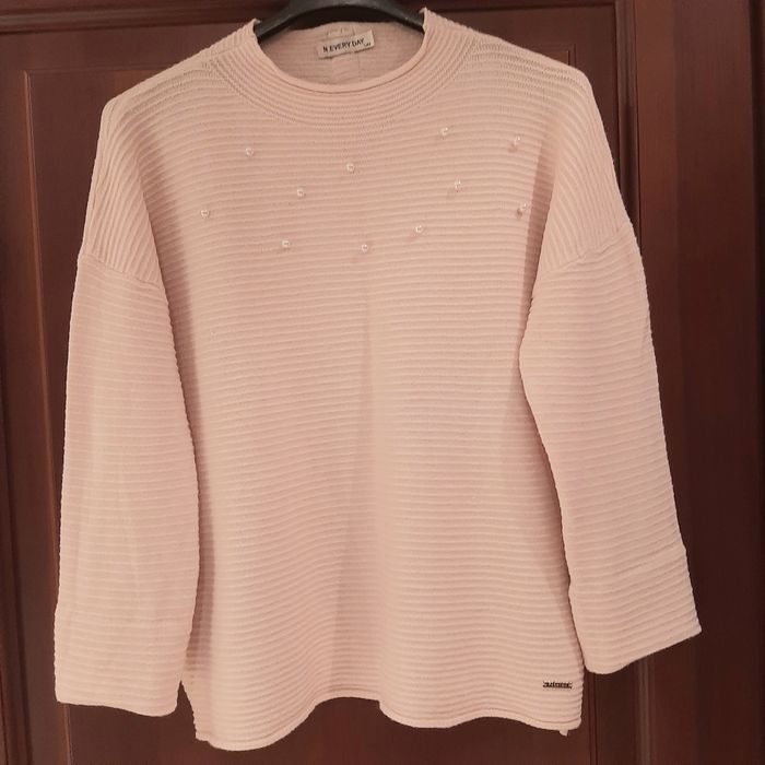 Bluzka sweterkowa z perełkami jasny pudrowy róż rozm 46