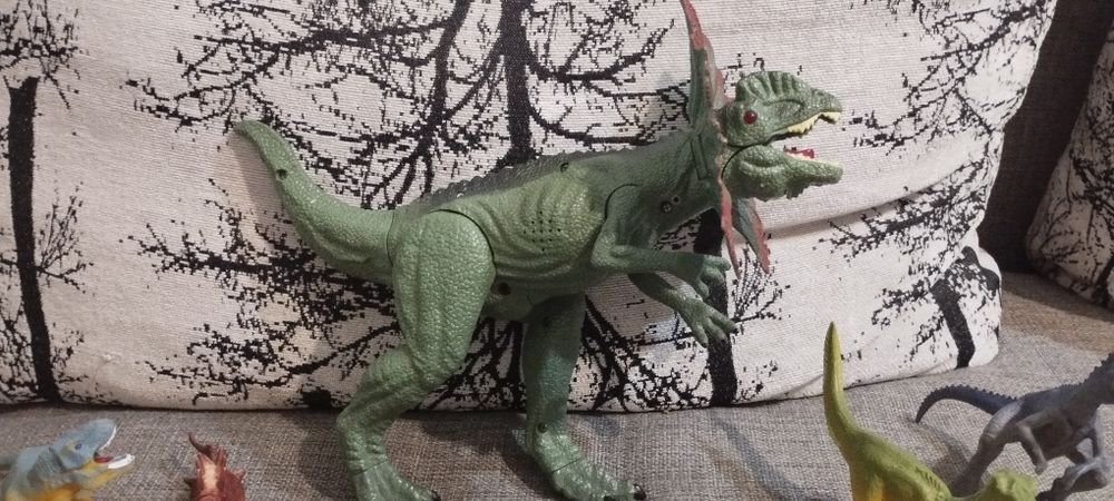 Іграшковий набір динозаврів