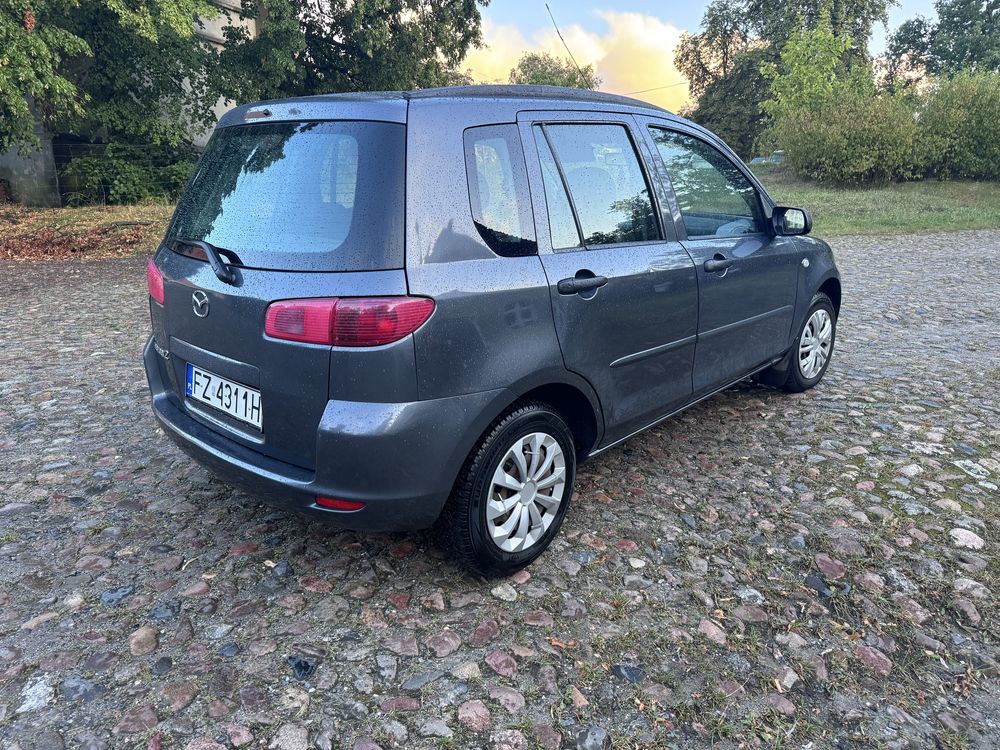 2004r mazda 2