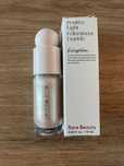 Rare Beauty Positive Light Liquid - Rozświetlacz w płynie - Enlighten