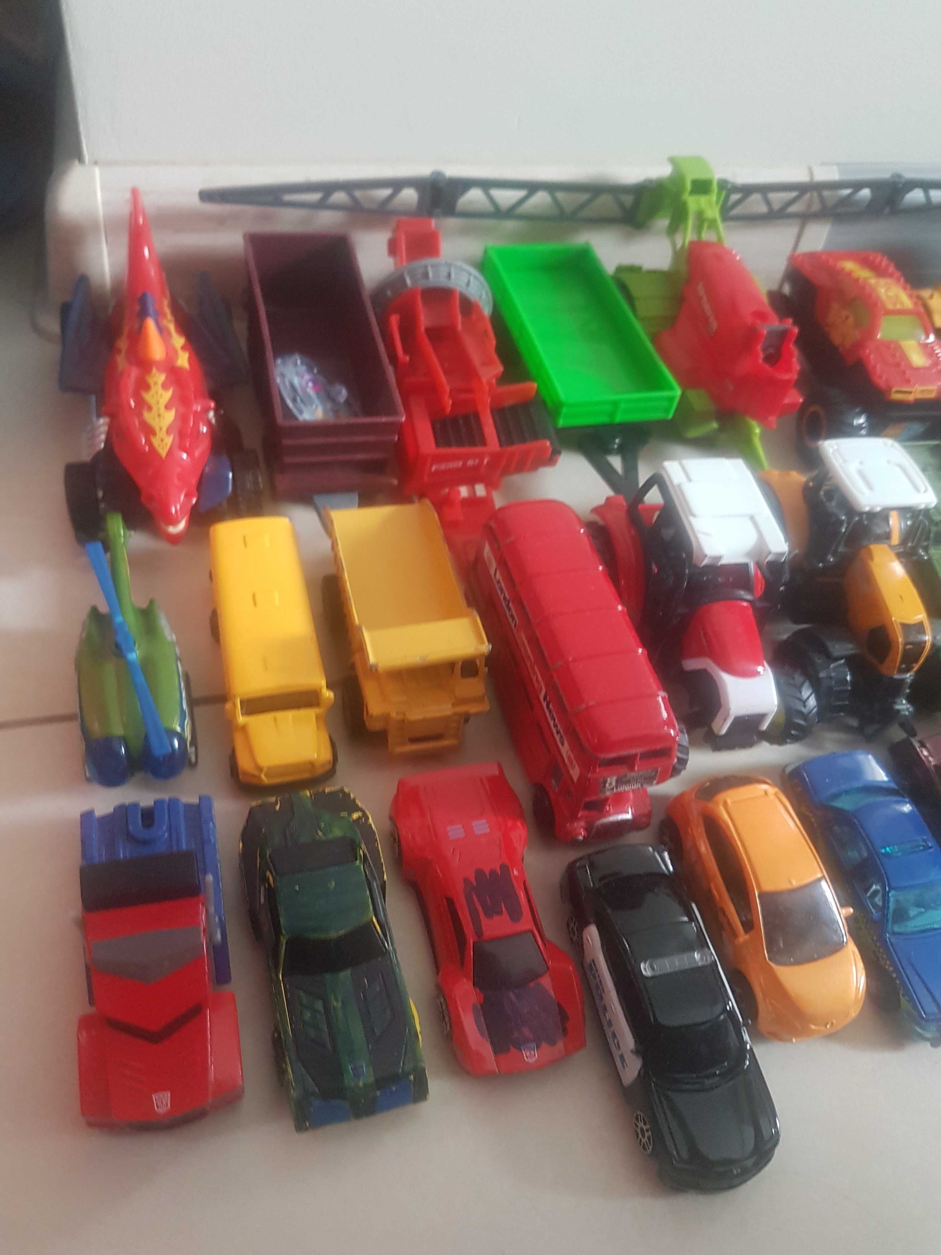Autka zabawki resoraki samochodziki hot wheels i inne traktory