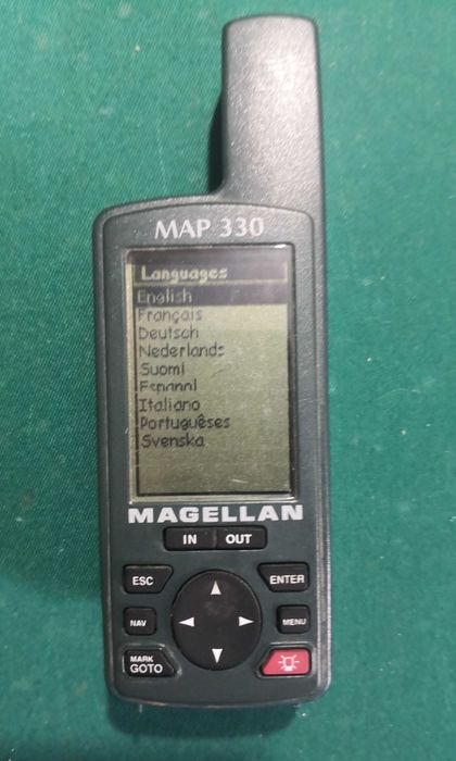 2 navegadores GPS Magellan e um altifalante de lancha