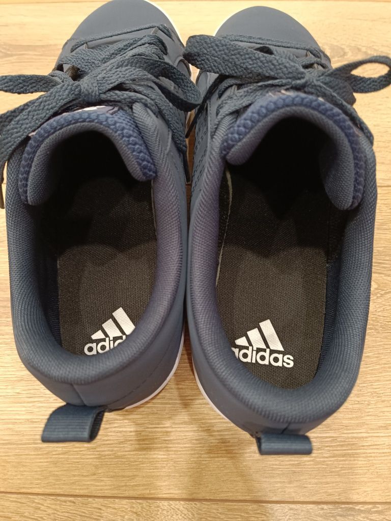 Adidas Pace 2.0.