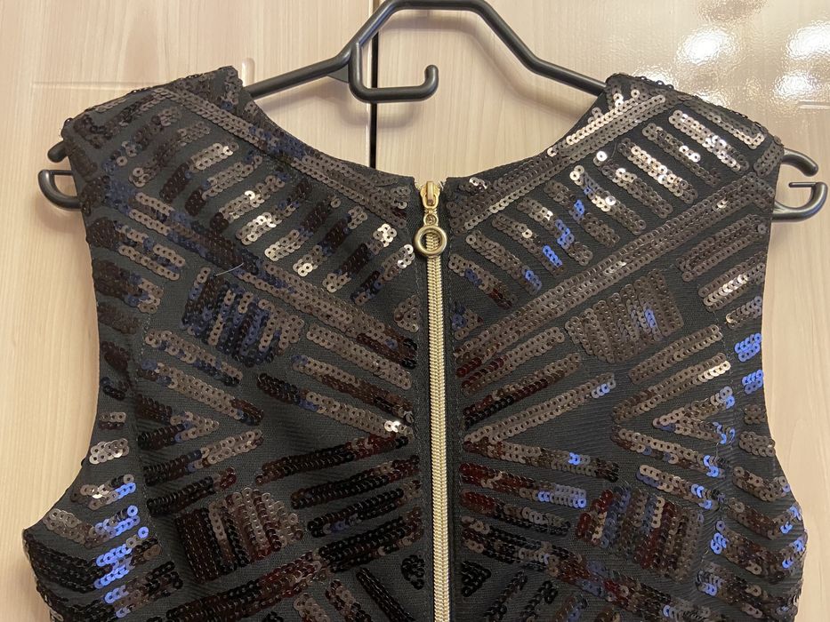 Нарядное платье с паетками