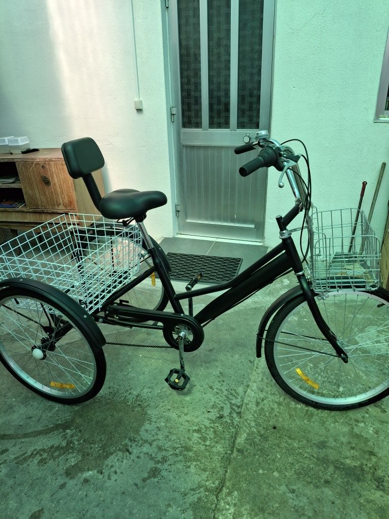 Bicicleta de três rodas para adulto