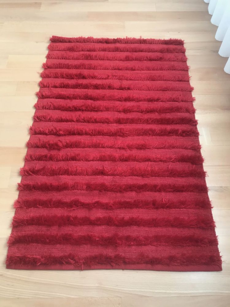 Tapete de riscas vermelho