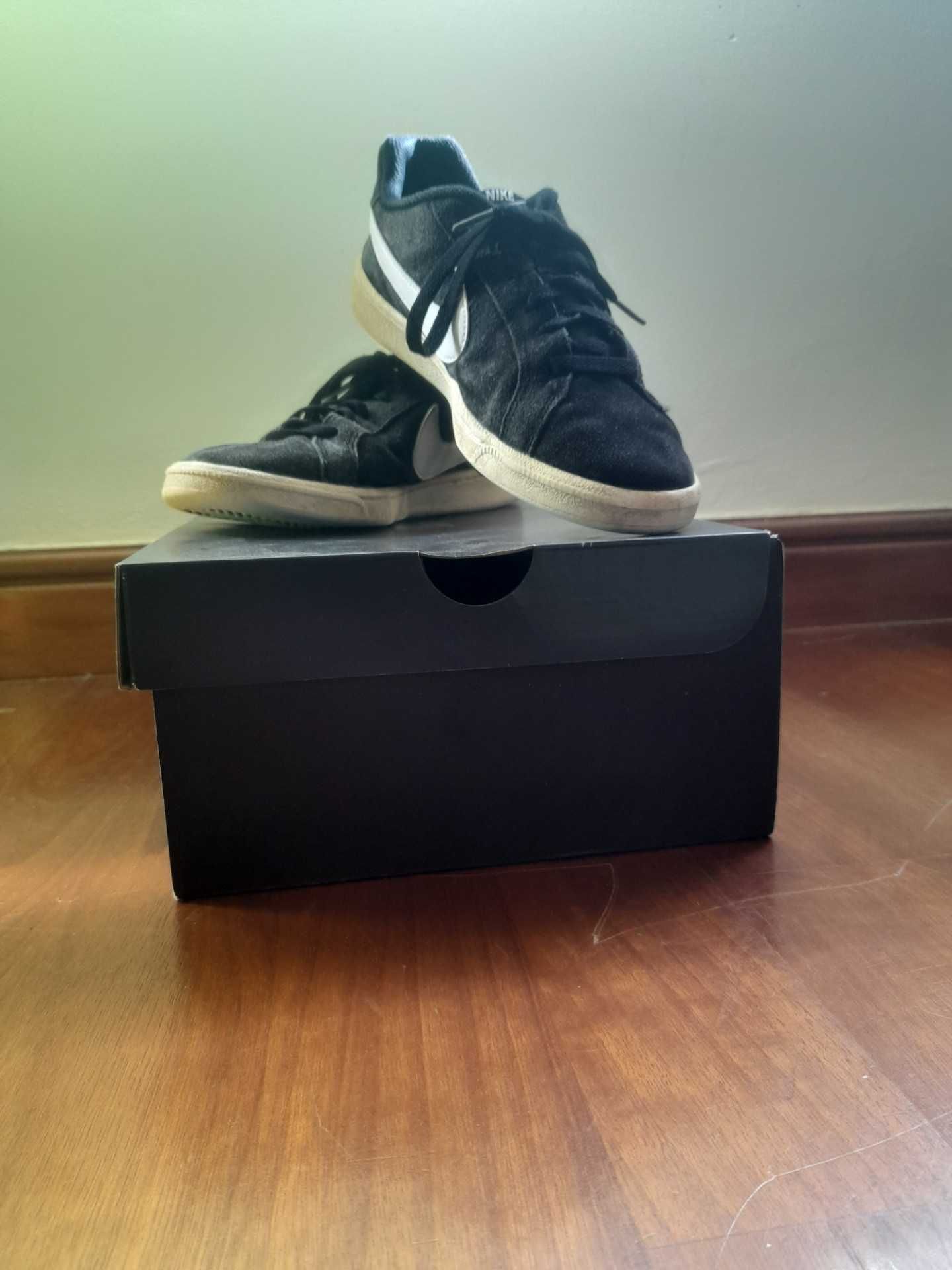 Nike Court Royale