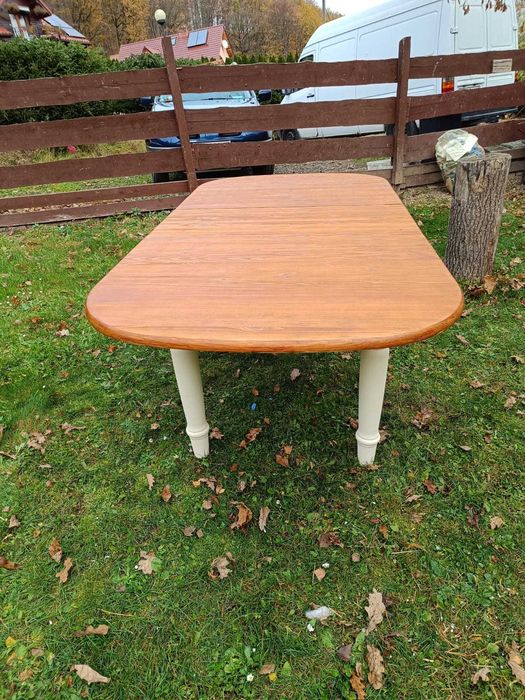 Stół kuchenny, do jadalni z litego drewna.