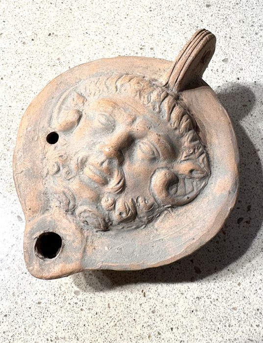 Fantástica lucerna romana com cara de fauno em terracota - réplica