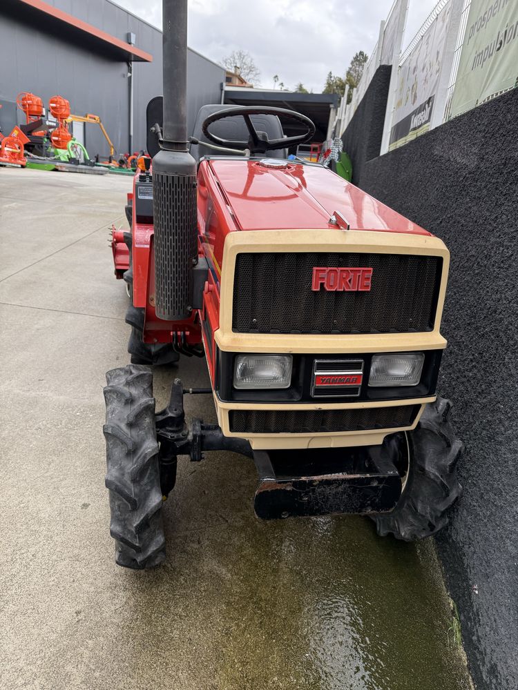 Trator Yanmar com tração