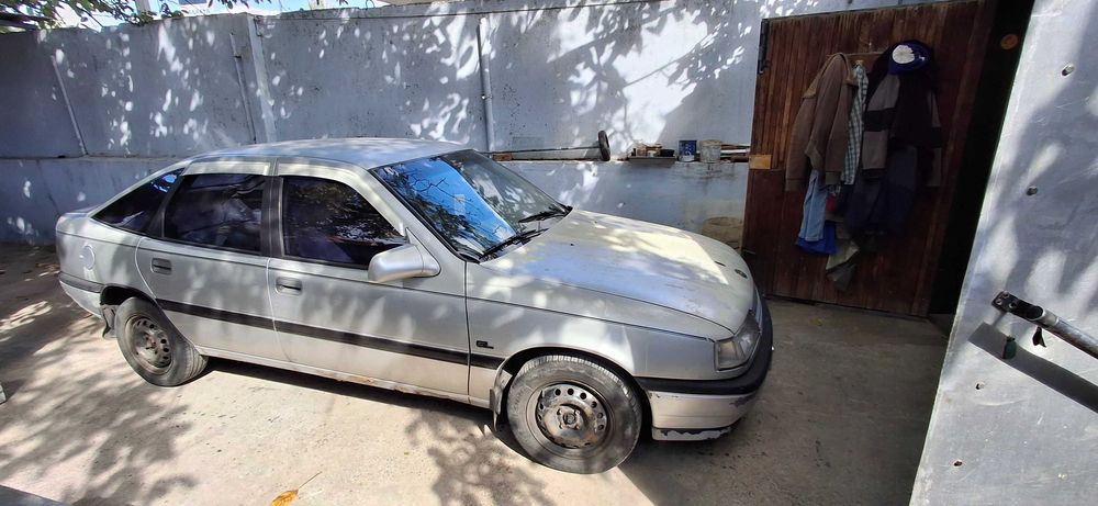 Опель вектра А 2.0 литра бензин