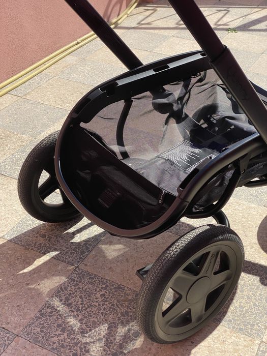 VENDA URGENTE - Chassi Quinny HUBB + cadeira MaxiCosi + Isofix