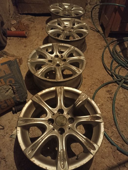 Продам титани r15