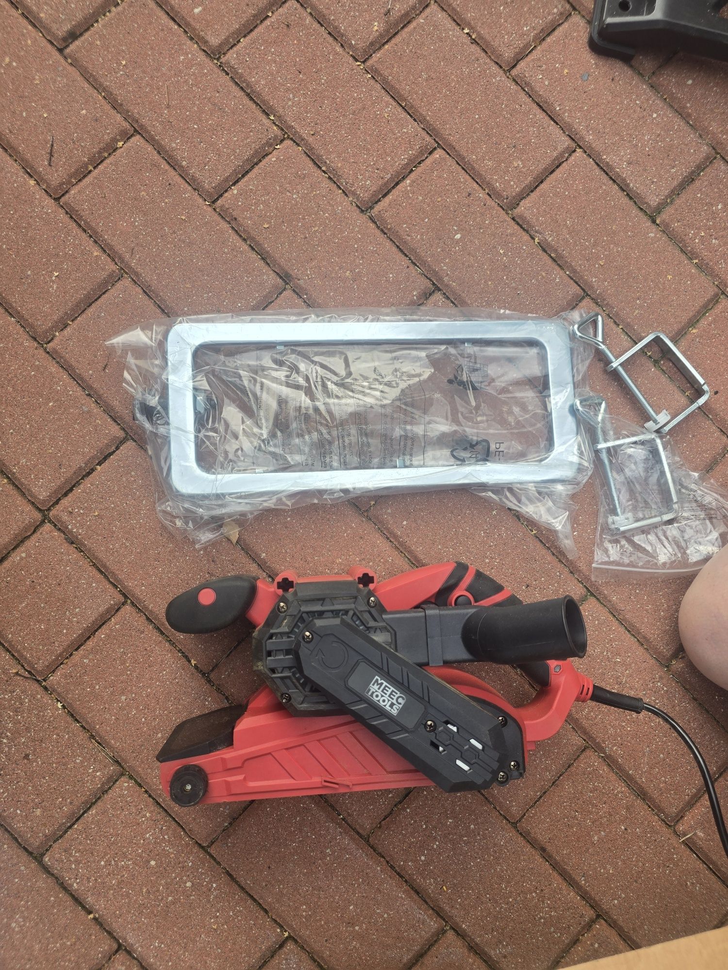 Szlifierka taśmowa MeecTools 900W