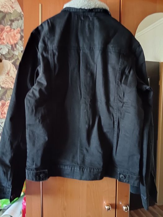 Kurtka z denimu z odpinanym kołnierzem ze sztucznego kożuszka
