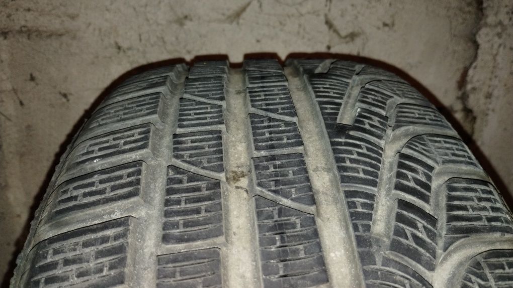 Opony zimowe Pirelli 2szt 235/45/18 2021r