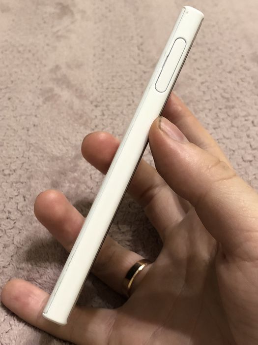 Телефон Sony X Compact (F5321) 3/32gb