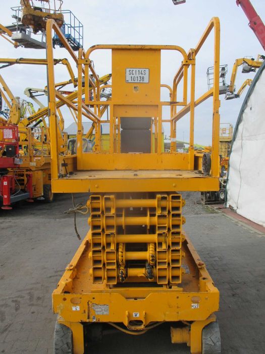 Podnośnik nożycowy zwyżka Genie GS4047 uszkodzony