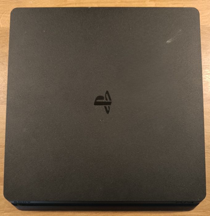 PS4 slim CUH-2216A