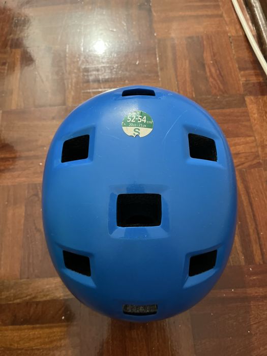 Patins + capacete + proteções