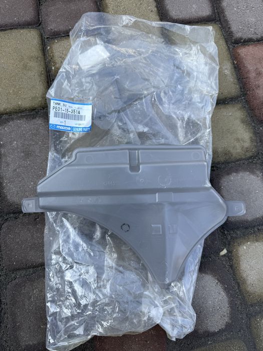 Mazda 3,6,cx5 pe01-15-351a бачок