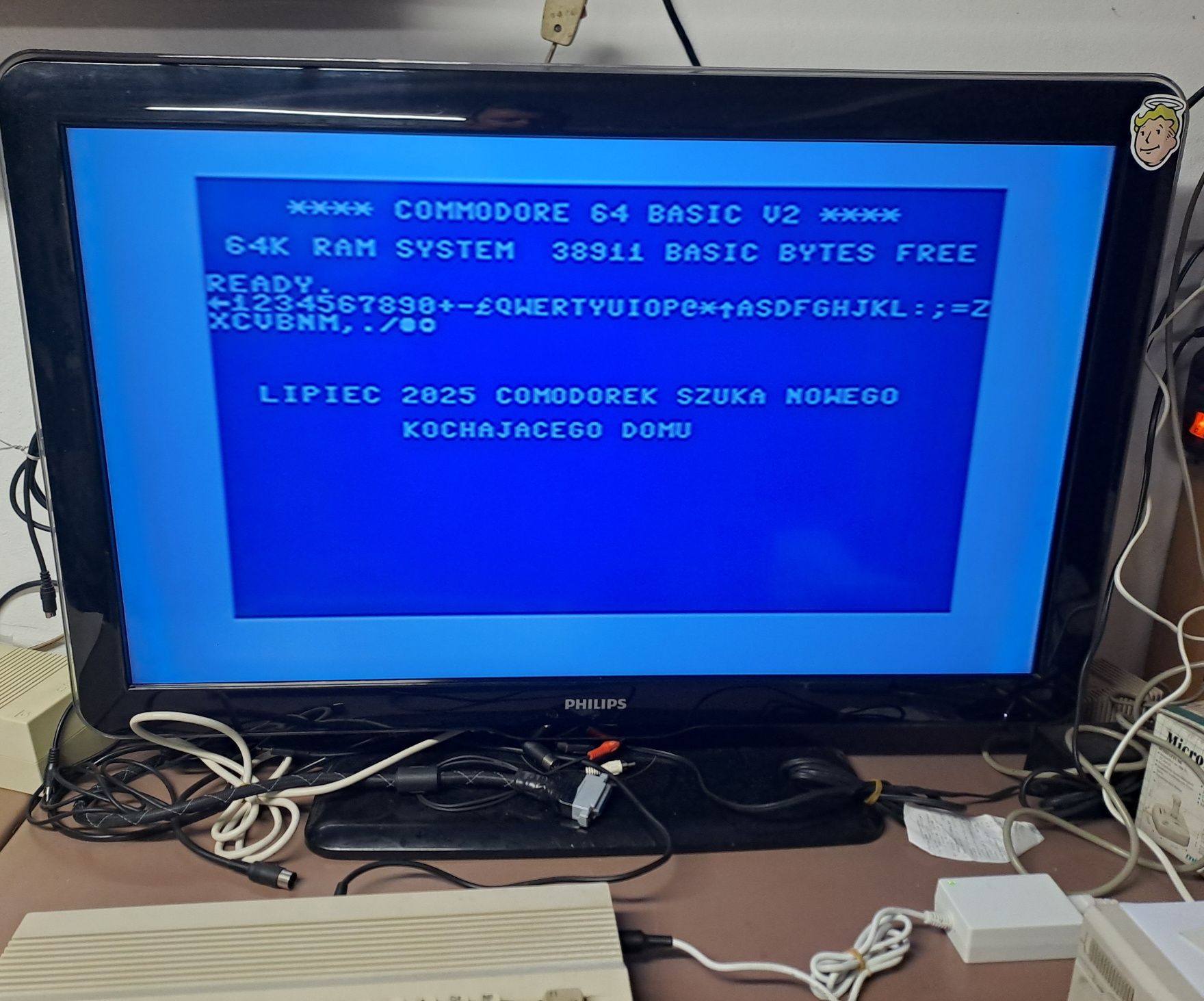Commodore C64 z zasilaczem