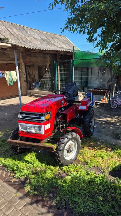 Трактор продається