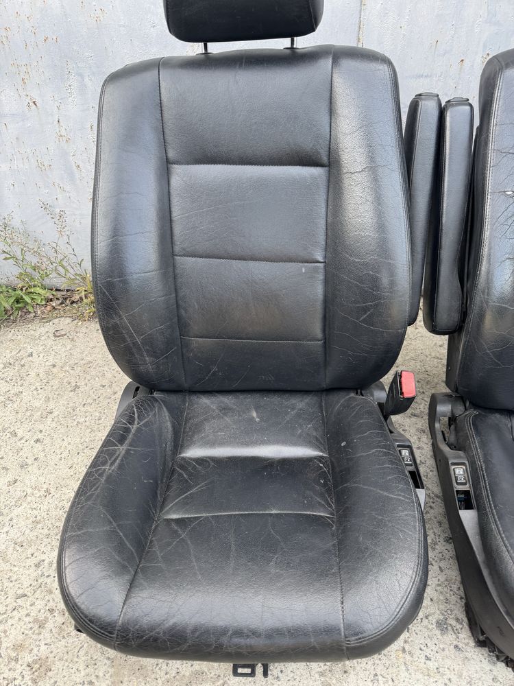Продам передние сиденья с паматью бмв е34/е32